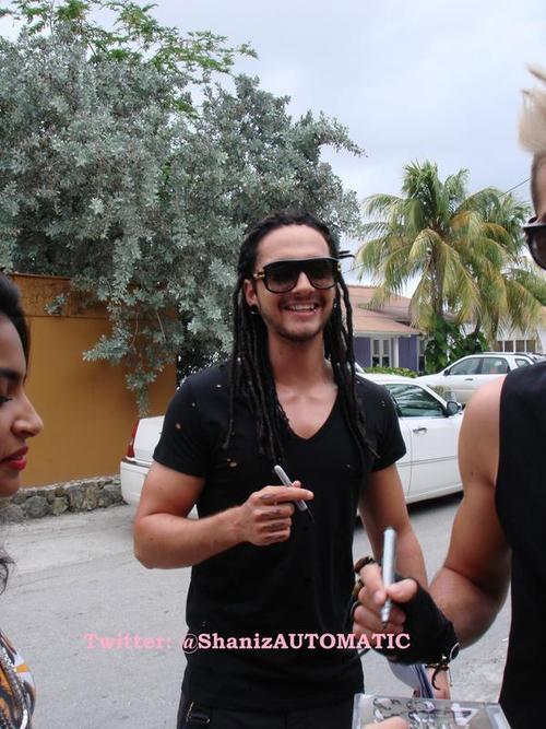 Novas Fotos: Bill e Tom + fãs [EDT] - vídeo Tumblr_mdhyspkX7v1qm8wgb