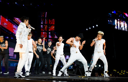 POSTED HACE 2 DÍAS [Trad] MTV K: Review sobre el “Alive Galaxy Tour 2012” de Bigbang en New Jersey Tumblr_mdt1qcWvno1rn2shz