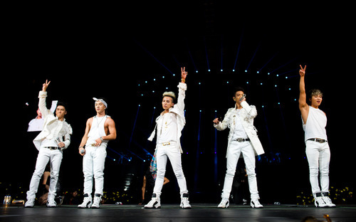 POSTED HACE 2 DÍAS [Trad] MTV K: Review sobre el “Alive Galaxy Tour 2012” de Bigbang en New Jersey Tumblr_mdt1yxjQzh1rn2shz