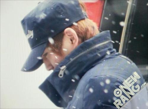 121207 Onew @ Icheon Airport yendo a Singapur Tumblr_mengnmHhQU1qcl8qx