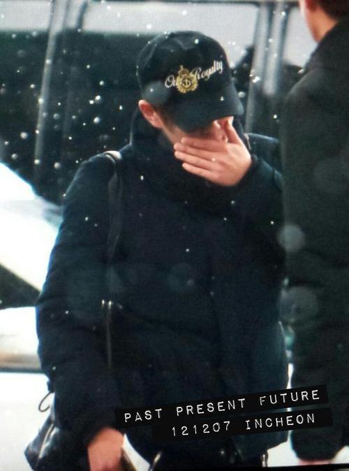 121207 Onew @ Icheon Airport yendo a Singapur Tumblr_mengp3K8PT1qcl8qx