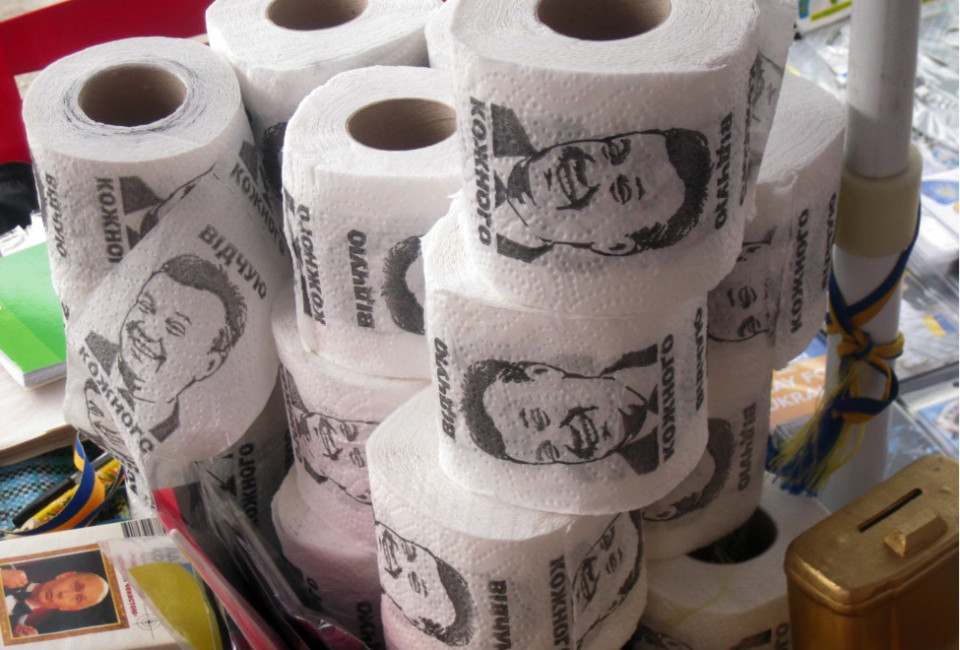 Funny: Ukraine, You’ve Seen the Revolution, Now Buy the Toilet Paper Bizarre-Maidan-Souvenirs_053077542018