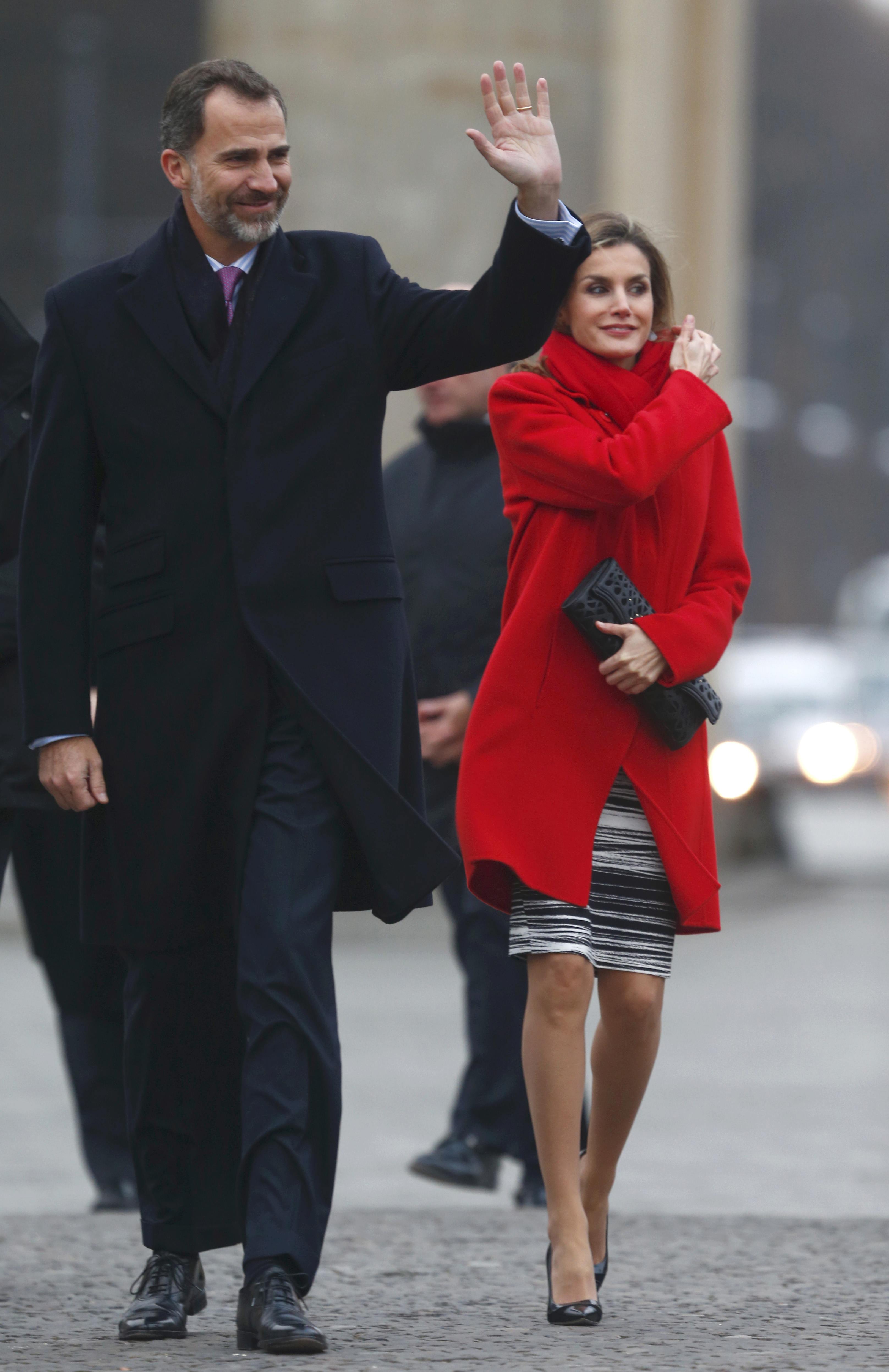 AGENDA DE SM. REYES FELIPE y LETIZIA - Página 97 2014-12-01T143725Z_1076288582_LR1EAC114M3E5_RTRMADP_3_GERMANY-SPAIN-ROYALS