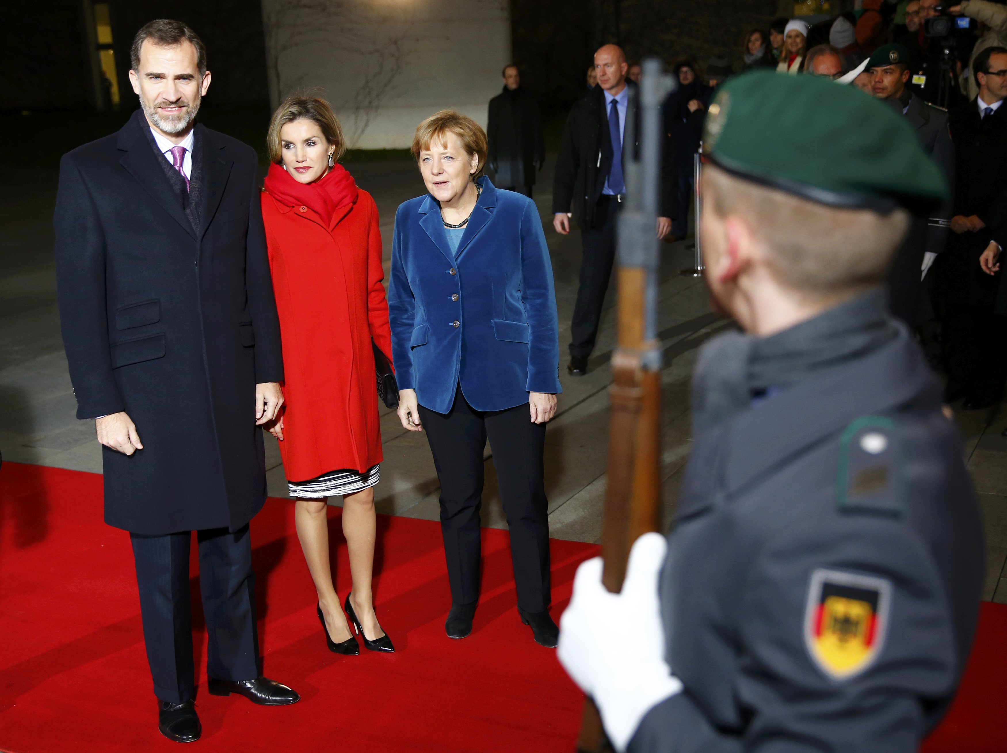 AGENDA DE SM. REYES FELIPE y LETIZIA - Página 97 2014-12-01T162153Z_456038987_LR1EAC119G7F6_RTRMADP_3_GERMANY-SPAIN-ROYALS