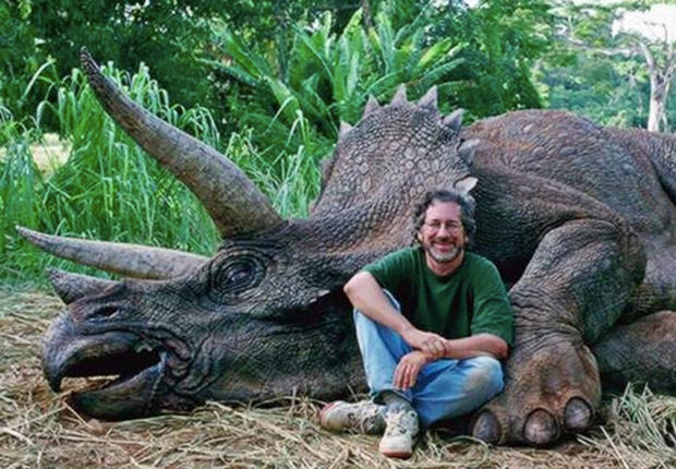 Steven Spielberg, cet impitoyable tueur de dinosaure Spielberg_dino_reference-20140715-133015-240