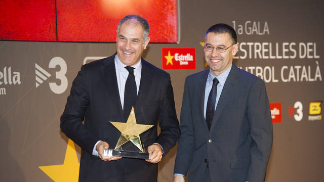 بالصور ، جوائز لتشافي و غوارديولا في كتالونيا 2012-02-21_I_GALA_ESTRELLES_DEL_FUTBOL_CATALA_001.v1329861953