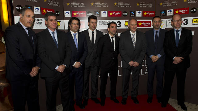 بالصور ، جوائز لتشافي و غوارديولا في كتالونيا 2012-02-21_I_GALA_ESTRELLES_DEL_FUTBOL_CATALA_005.v1329862094