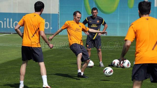 صور تدريبات اليوم بغياب تيتوفيلانوفا 2012-05-09_ENTRENO_04-Optimized.v1336573551