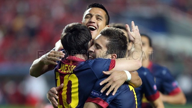 بالصور| برشلونة يفوز و يتصدر و يخسر بويول 2012-10-02_BENFICA-BARCELONA_04-Optimized.v1349209943