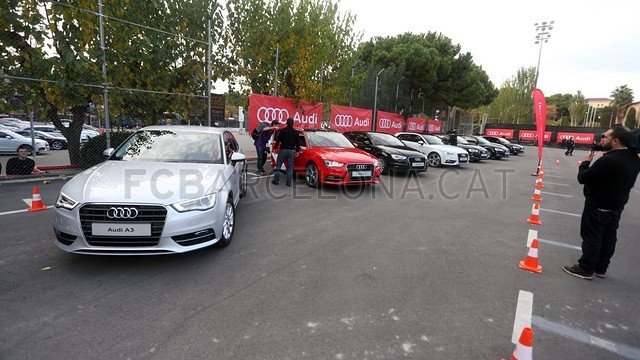 بالصور| شركة أودي تسلم سيارات جديدة للاعبي البرسا 2012-11-21_ENTREGA_AUDI_163-Optimized.v1353522232