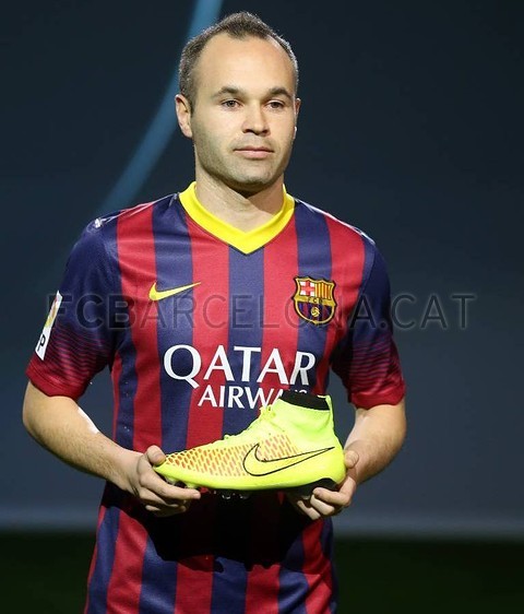 صورة : أندريس انيستا في تقديم حذائه الجديد أمس Pic_2014-03-06_INIESTA_BOTAS_05-Optimized.v1394126638