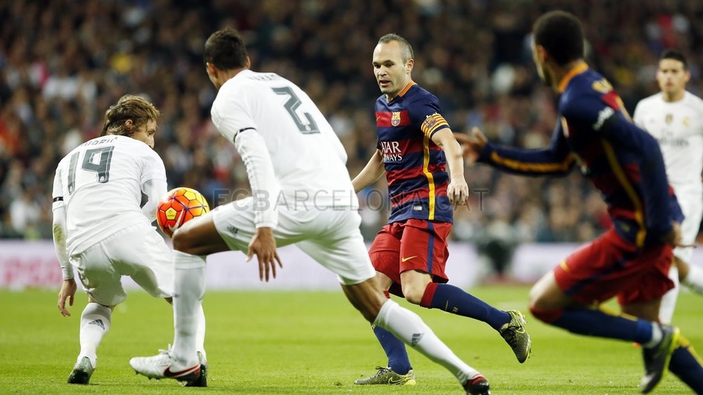صور مباراة الكلاسيكو التاريخية برشلونة 4 - 0 ريال مدريد 2015-11-21_MADRID-BARCELONA_13-Optimized.v1448132245