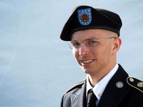 Bradley Manning trial verdict: Acquitted of aiding the enemy, convicted on lesser charges Bradley-manning_t460