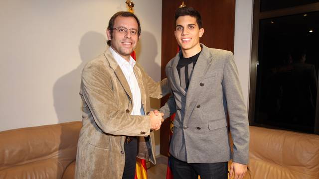 نادي برشلونة يجدد عقد بارترا حتى 2014 2011-12-09_BARTRA_08.v1323458644