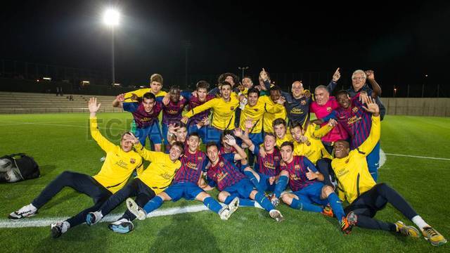 [ صــور ] Campió De Lliga : فريق "الناشئين B" يحسم لقب الليغا قبل 3 جولات من النهاية  2012-05-09_IFC_BARCELONA_JUVENIL_B_-_GIRONA_-_016-Optimized.v1336596715