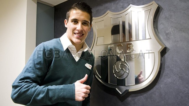  بالصور : تيلو يوقع عقده الجديد مع نادي برشلونة 2012-12-17_FIRMA_CONTRATO_CRISTIAN_TELLO_013-Optimized.v1355761970