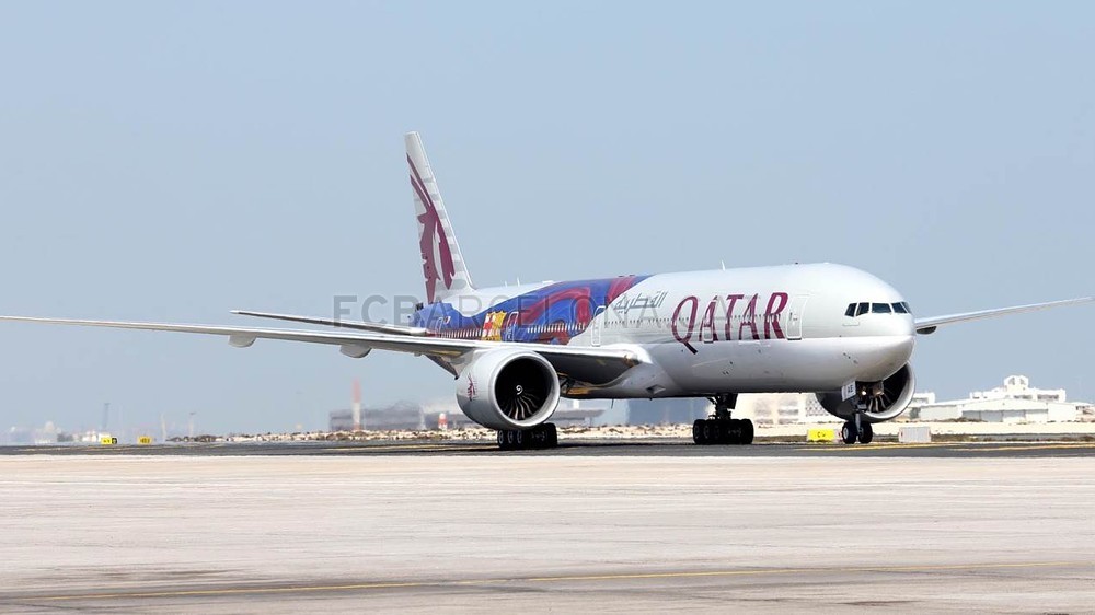 صور: طائرة الخطوط الجوية القطرية Boeing 777 بـ شعار وألوان البارسا  CX3U6579-Optimized.v1392892372