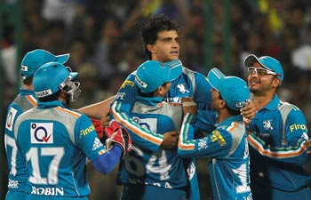 RR VS PWI ||| BATTLE BEGINS NOW - Page 6 Ganguly-kp-wkt-1-350_042112114829