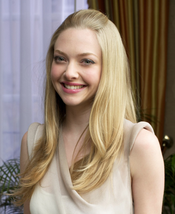 qui est-ce? (très jolie) - petit loulou - 8 novembre trouvée par ajonc - Page 2 Amanda-Seyfried-Signs-Beauty-Endorsement-Deal-Cle-de-Peau