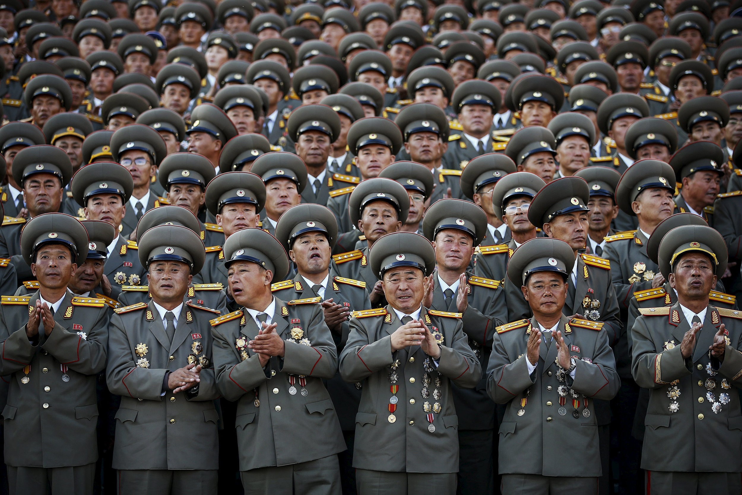 6 -  pequeñas curiosidades  - Página 3 Ss-151010-north-korea-parade-mn-11