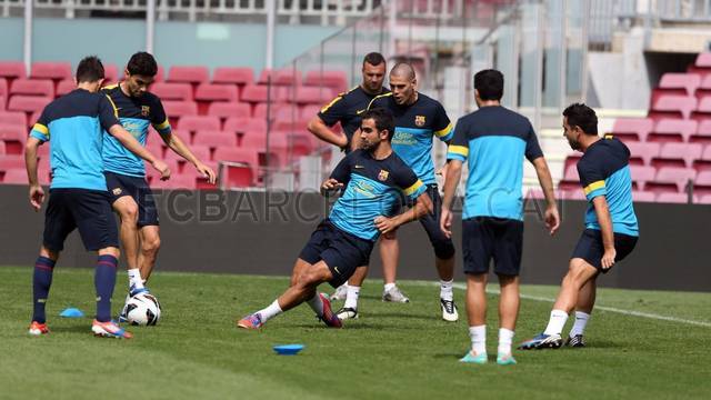 بالصور | تدريبات برشلونة بوجود 21 لاعبا 2012-09-22_ENTRENO_19-Optimized.v1348315760