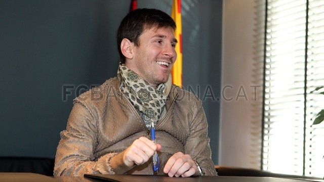  رسمياً| ميسي يوقع على تجديد عقده مع برشلونة  حتى عام 2018 2013-02-07_RENOVACION_MESSI_22-Optimized.v1360257420