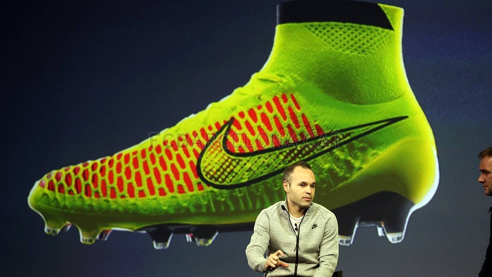 صورة : أندريس انيستا في تقديم حذائه الجديد أمس Pic_2014-03-06_INIESTA_BOTAS_16-Optimized.v1394126664