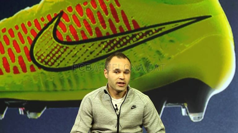 صورة : أندريس انيستا في تقديم حذائه الجديد أمس Pic_2014-03-06_INIESTA_BOTAS_15-Optimized.v1394126689