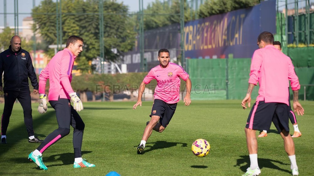 بالصور : تدريبات برشلونة يوم الأربعاء 12-11-2014  Pic_2014.10.12_ENTRENAMENT_FCB_007-Optimized.v1415794036