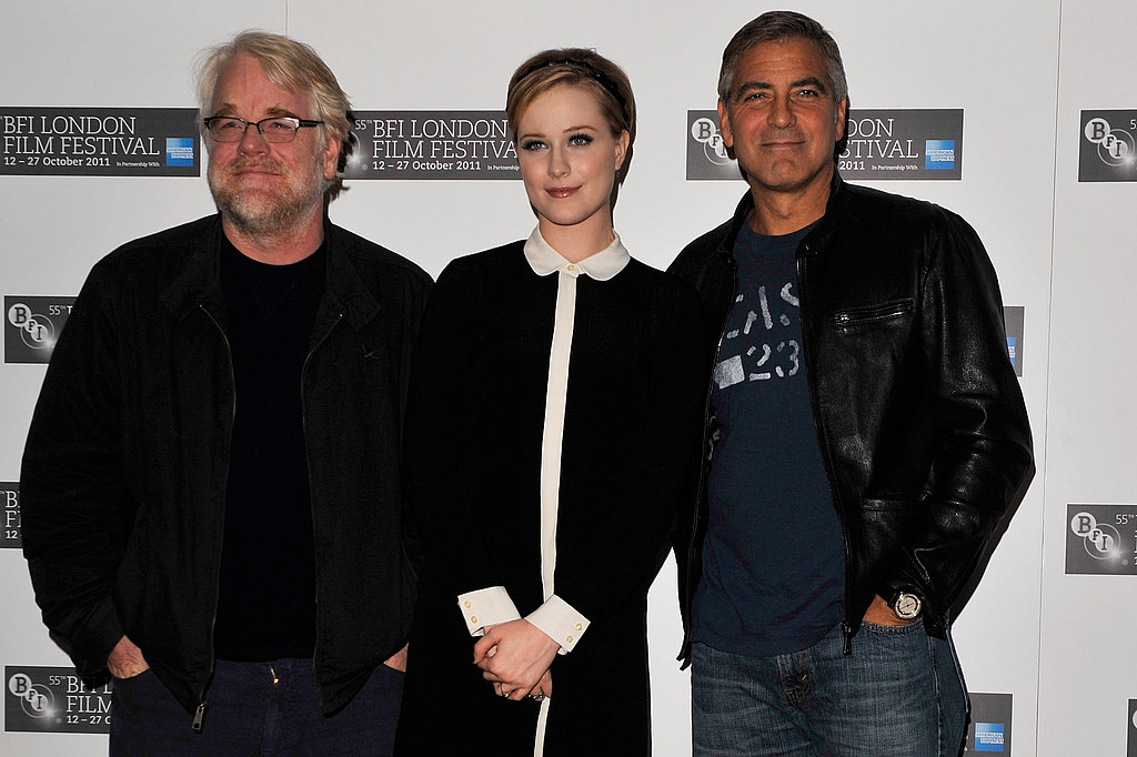  Montre moi ta photo - Page 3 George-Clooney-Philip-Seymour-Hoffman-Evan-Rachel-Wood-stood-together-photo-op