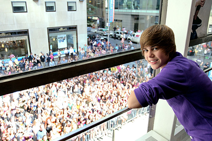 BieberFever Profile PHO-09Aug31-176312