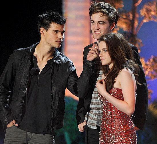 MTV MA PICS !! Bcae980617ceedc8_MQRobertPattinsonAtTheMTVMovieAwards201129.preview