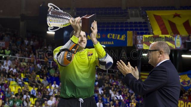 [ صــور ] اولي اولي اولي اولي : نادي برشلونة للهوكي يتوج رسمياً بطلاً لـ السوبر الاسباني  2012-09-30_FCB_HOCKEY_PATINES_-_CE_NOIA_FREIXENET_034-Optimized.v1349028314