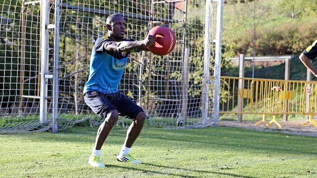  بالصور| أبيدال يداعب الكرة والعودة قريباً 2012-10-09_ABIDAL_ENTRENO_18-Optimized.v1349805787