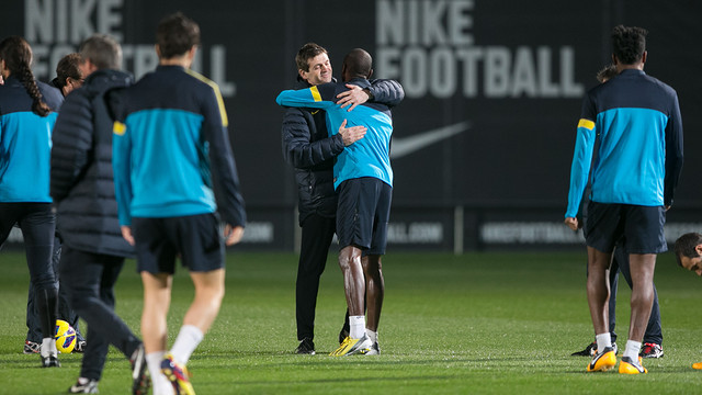  بالصور| تيتو يقود التدريبات ووصول متأخر لليو وأدريانو 2013-01-02_ENTRENAMENT_FC_BARCELONA_-_004.v1357150137