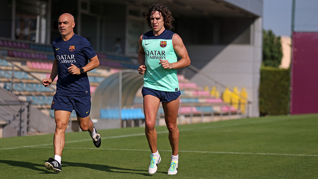 Puyol hace trabajo de readaptación en el césped 2013-08-14_ENTRENO_04.v1376471691