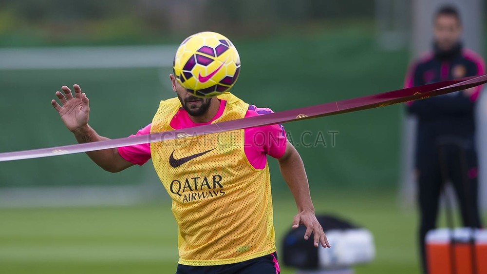 بالصور و الفيديو : برشلونة يستأنف تدريباته في غياب النجوم الدوليين Pic_2014-11-11_EntrenamentPrimerEquip_28-Optimized.v1415708086