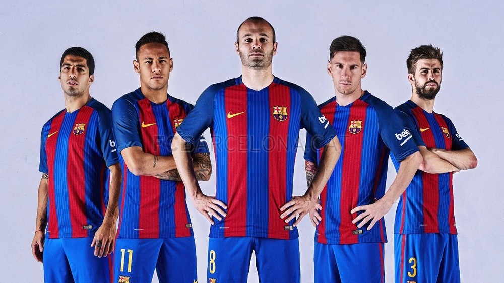 نجوم برشلونة بالقميص الجديد Barca_Group_Shot_Home_wide-Optimized.v1464598036