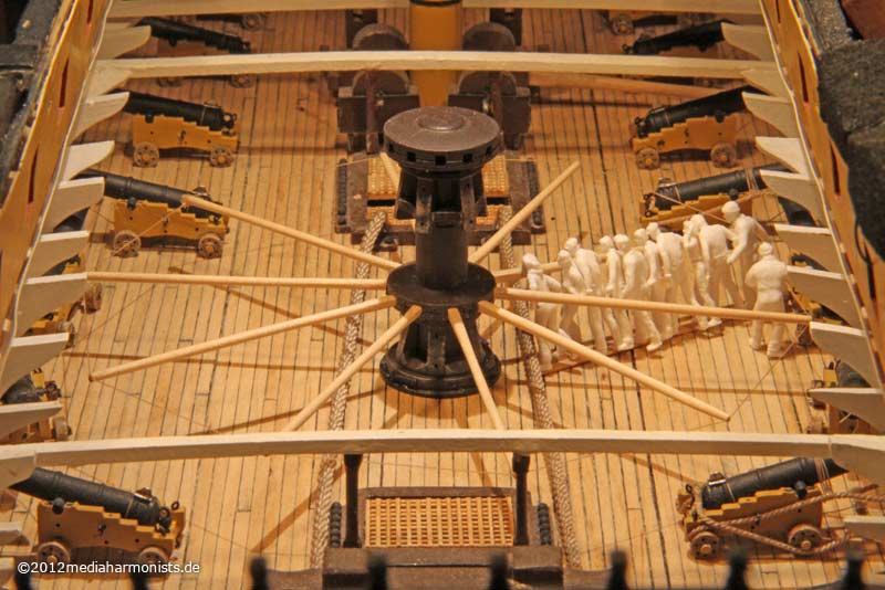 Le plastique c'est fantastique (HMS Victory) 800_Victory_capstan_0124