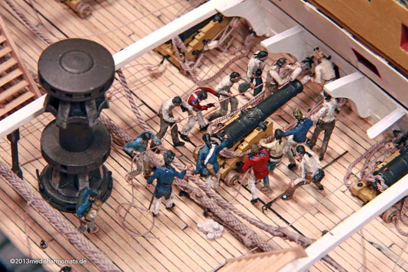 Le plastique c'est fantastique (HMS Victory) - Page 2 800_Victory_guncrew_1110