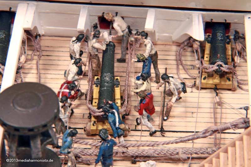 Le plastique c'est fantastique (HMS Victory) - Page 2 800_Victory_guncrew_1118