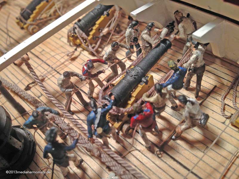 Le plastique c'est fantastique (HMS Victory) - Page 2 800_Victory_guncrew_1564