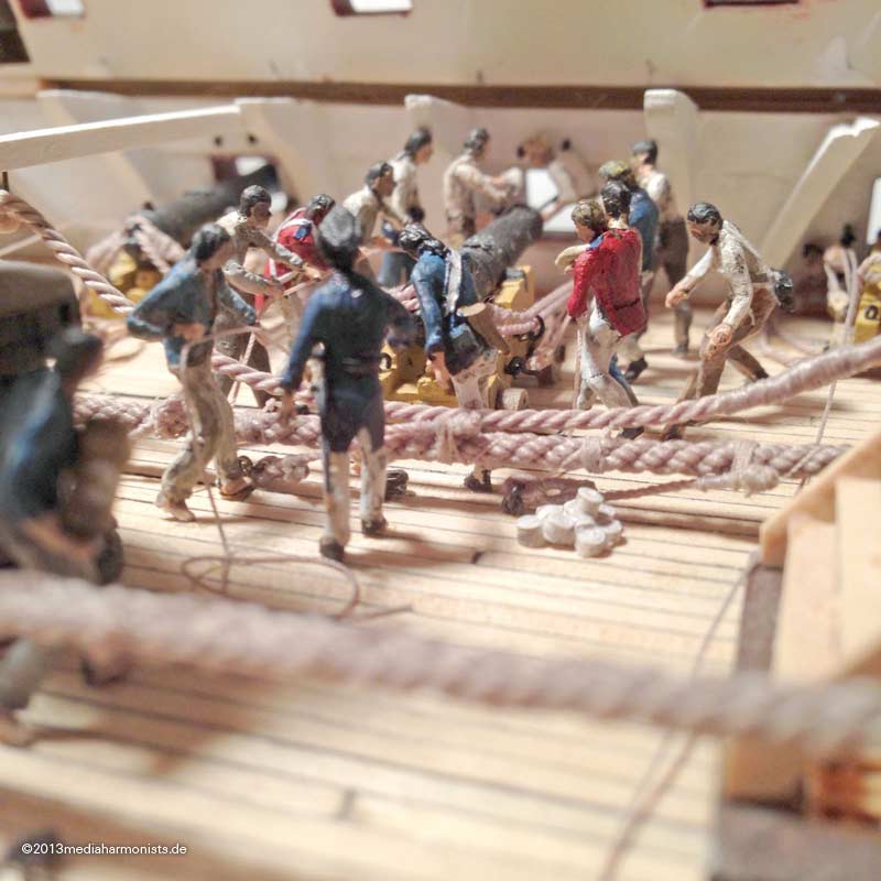 Le plastique c'est fantastique (HMS Victory) - Page 2 800_Victory_guncrew_1579