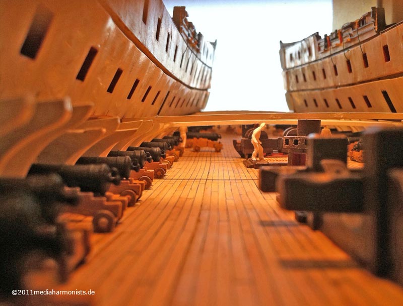 Le plastique c'est fantastique (HMS Victory) 800_victory_decks_0046