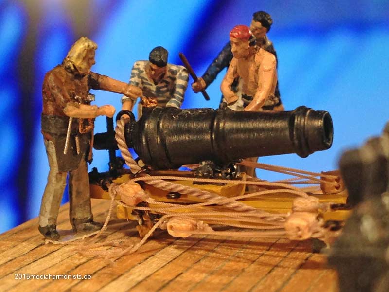 Le plastique c'est fantastique (HMS Victory) - Page 3 Victory-carronade_3882