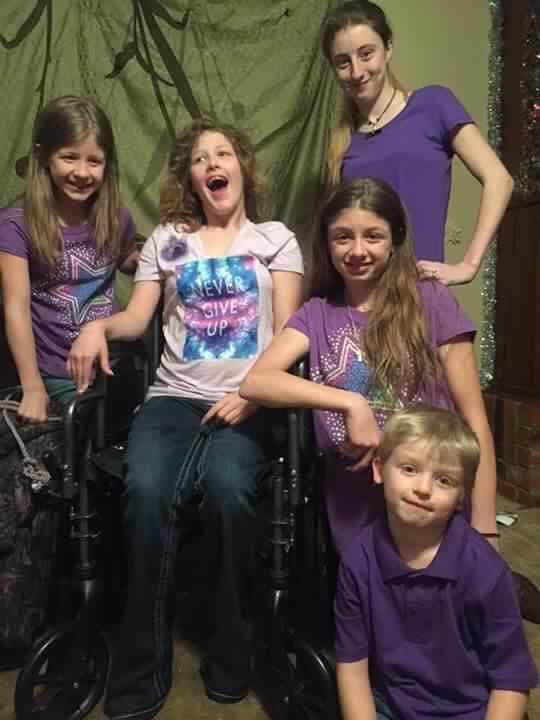 Oklahoma Mom Gives Legal Cannabis Oil to Epileptic Daughter to Stop Seizures – Now all 5 Children Medically Kidnapped Searcy-family-portrait-with-wheelchair