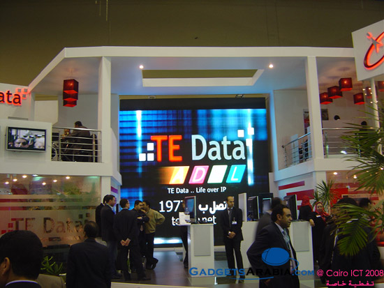 كل عضو يطلب صوره من اللى بعده Te-data-large-display-cairo-ict