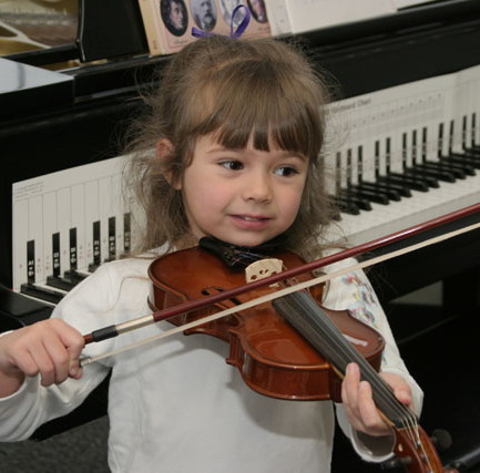 8 Kategori Kecerdasan Manusia Girl_violin