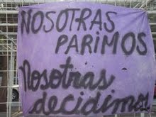 ¿Por qué los ayuntamientos también participan de la odiosa ideología feminista y promueven su programa?  20091017185638-nosotras-parimos-nosotras-decidimos-02