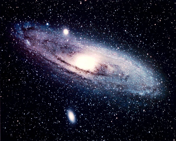 El extraño caso de la luz en un agujero negro de Adrómeda M31